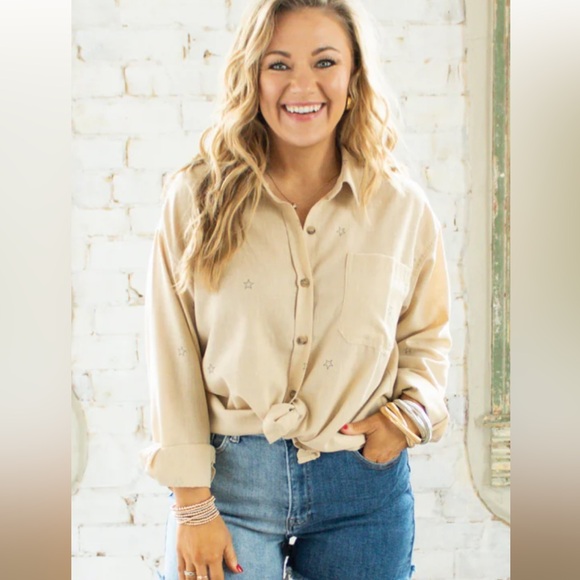 NWT Boutique Women’s L button Up Star Top - Picture 3 of 7